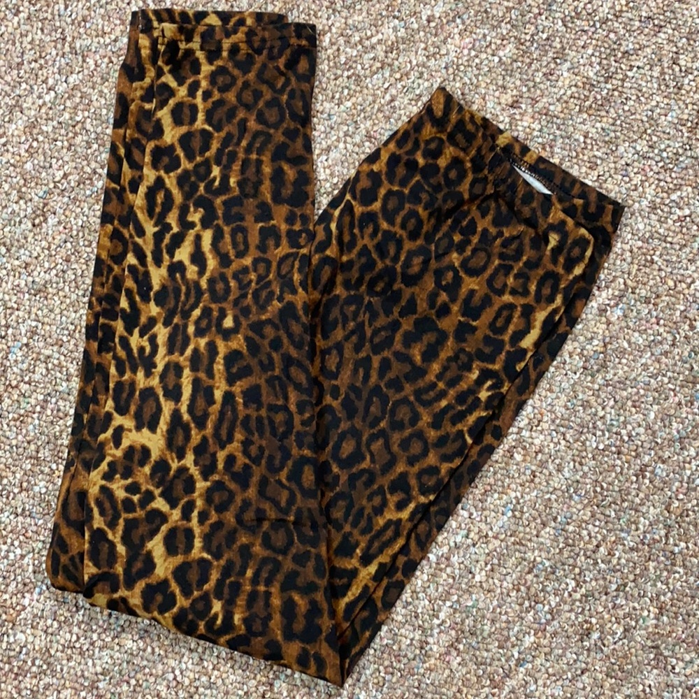 Mix & Co leopard pattern leggings. Size medium